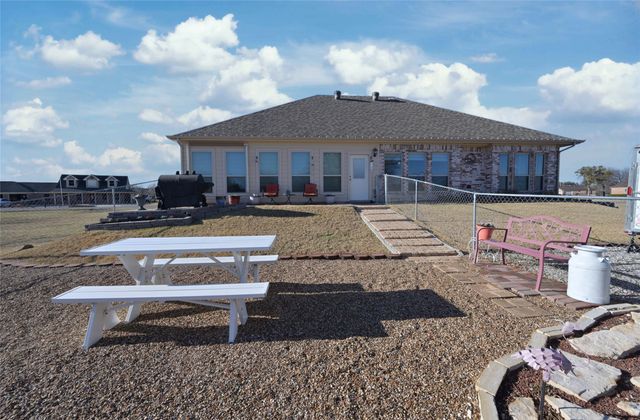 540 Islet Drive, Runaway Bay, TX 76426