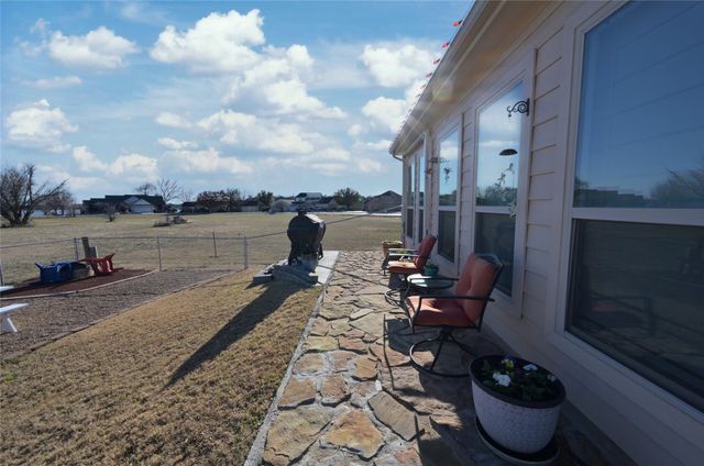 540 Islet Drive, Runaway Bay, TX 76426
