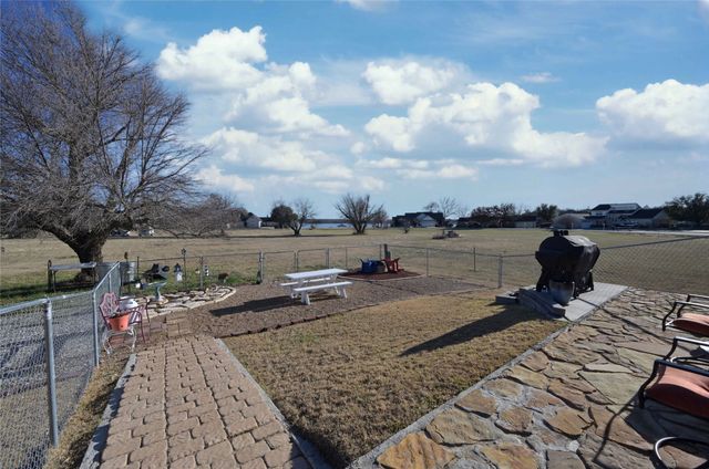 540 Islet Drive, Runaway Bay, TX 76426