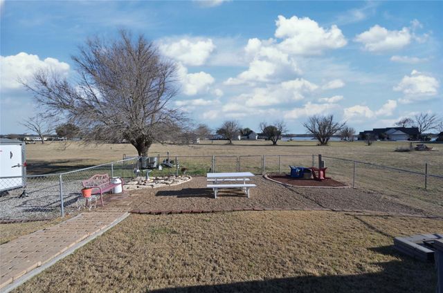 540 Islet Drive, Runaway Bay, TX 76426