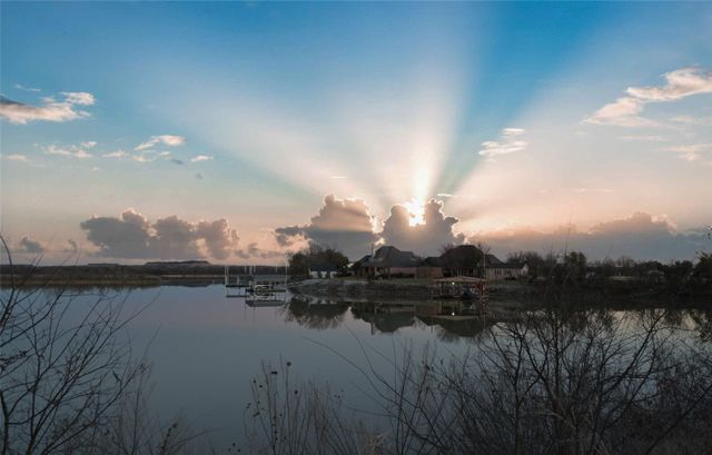 540 Islet Drive, Runaway Bay, TX 76426