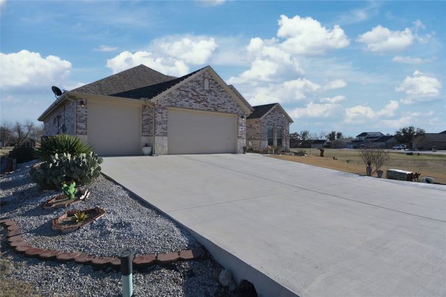 540 Islet Drive, Runaway Bay, TX 76426