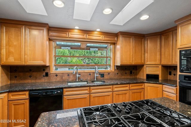 1435 E Indian Wells Road, Tucson, AZ 85718
