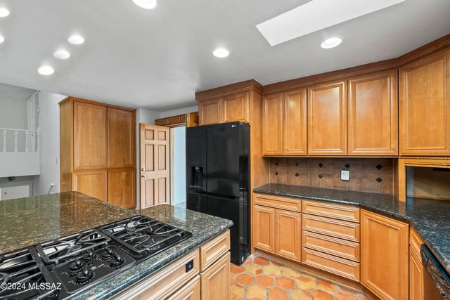 1435 E Indian Wells Road, Tucson, AZ 85718