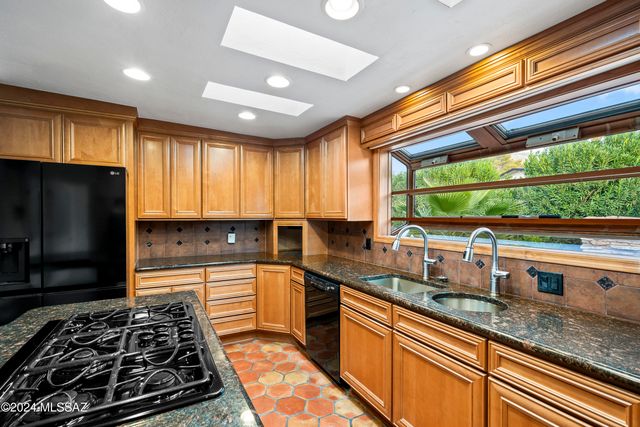 1435 E Indian Wells Road, Tucson, AZ 85718