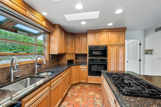 1435 E Indian Wells Road, Tucson, AZ 85718