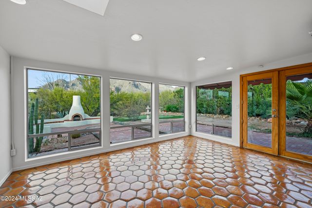 1435 E Indian Wells Road, Tucson, AZ 85718