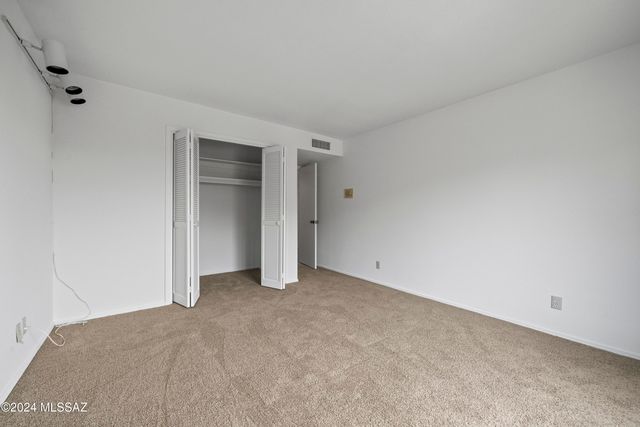 1435 E Indian Wells Road, Tucson, AZ 85718