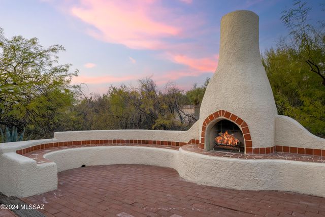 1435 E Indian Wells Road, Tucson, AZ 85718