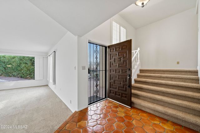1435 E Indian Wells Road, Tucson, AZ 85718