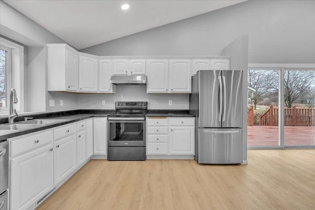 832 Aspen Circle, Little Canada, MN 55109