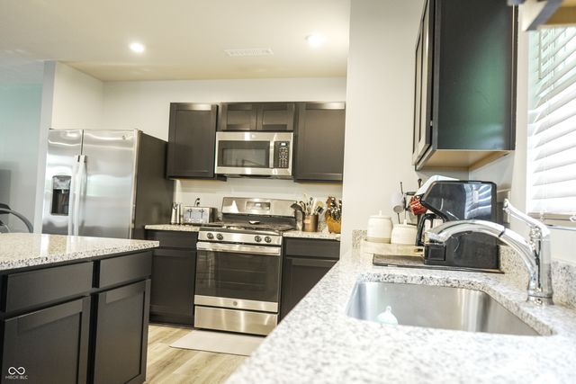 2216 Holiday Creek Drive, Whitestown, IN 46075