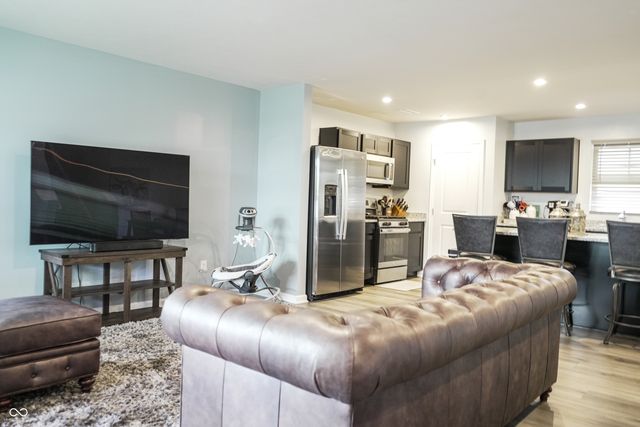 2216 Holiday Creek Drive, Whitestown, IN 46075