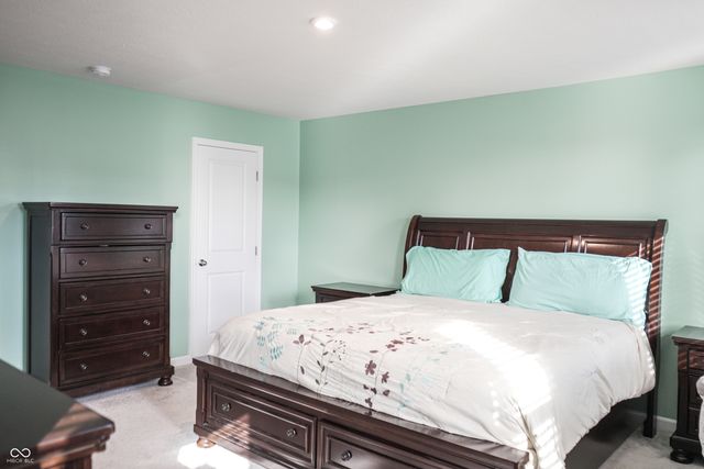 2216 Holiday Creek Drive, Whitestown, IN 46075