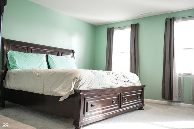 2216 Holiday Creek Drive, Whitestown, IN 46075