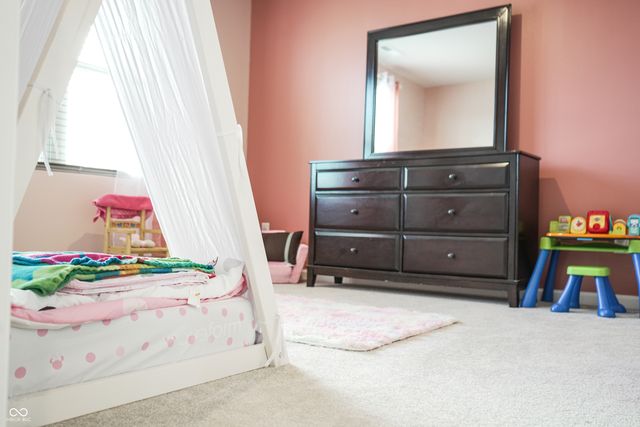 2216 Holiday Creek Drive, Whitestown, IN 46075