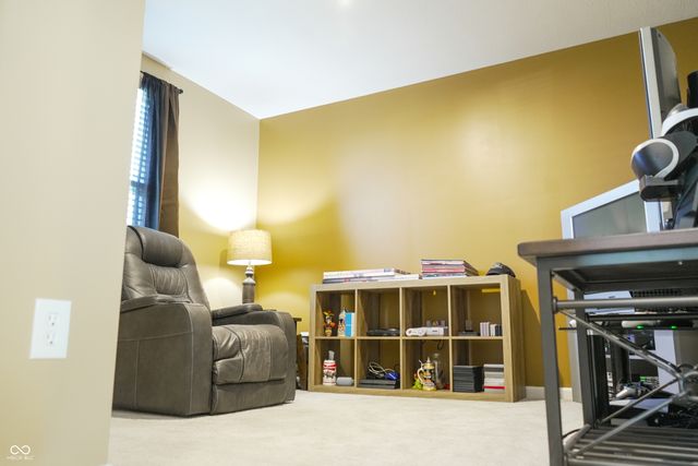 2216 Holiday Creek Drive, Whitestown, IN 46075