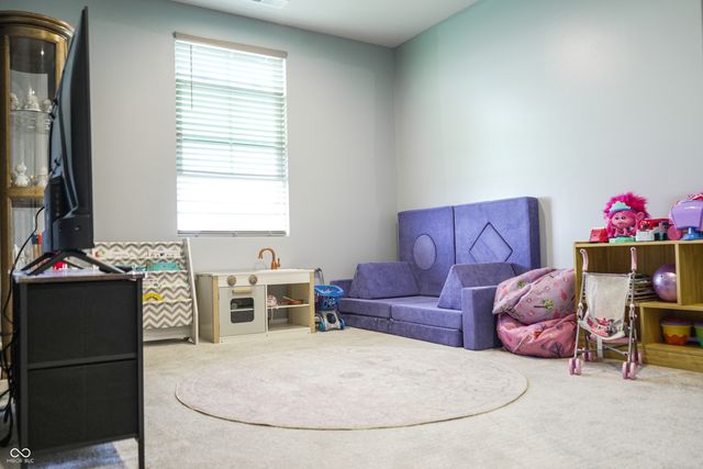 2216 Holiday Creek Drive, Whitestown, IN 46075