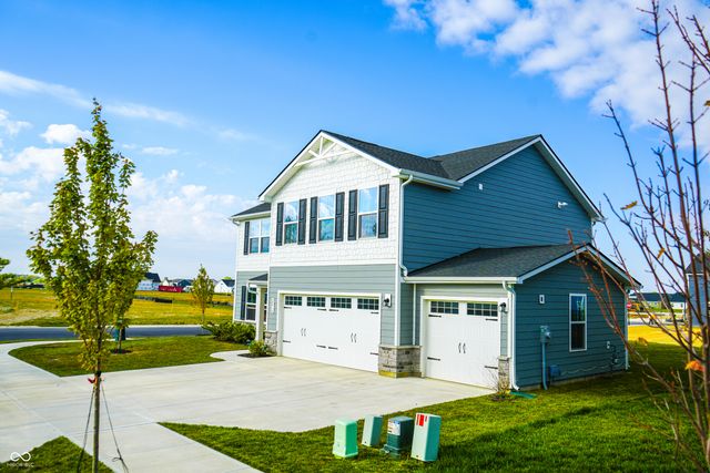 2216 Holiday Creek Drive, Whitestown, IN 46075