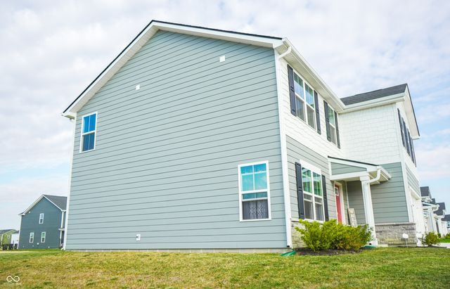 2216 Holiday Creek Drive, Whitestown, IN 46075