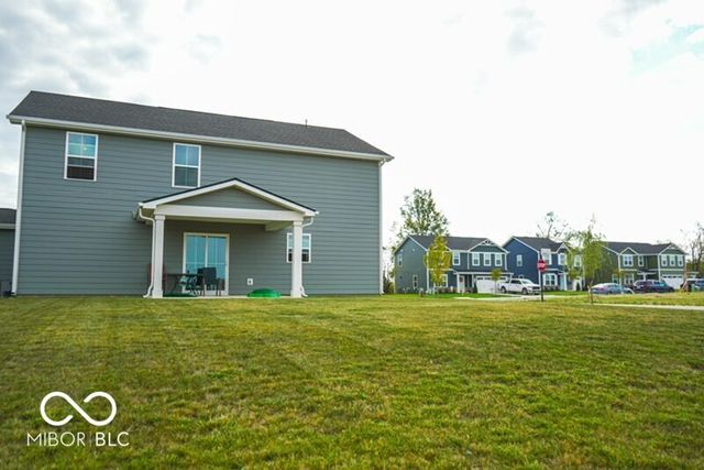 2216 Holiday Creek Drive, Whitestown, IN 46075