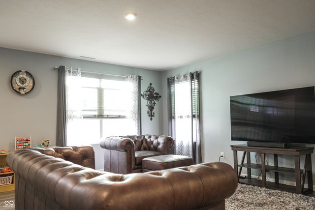 2216 Holiday Creek Drive, Whitestown, IN 46075