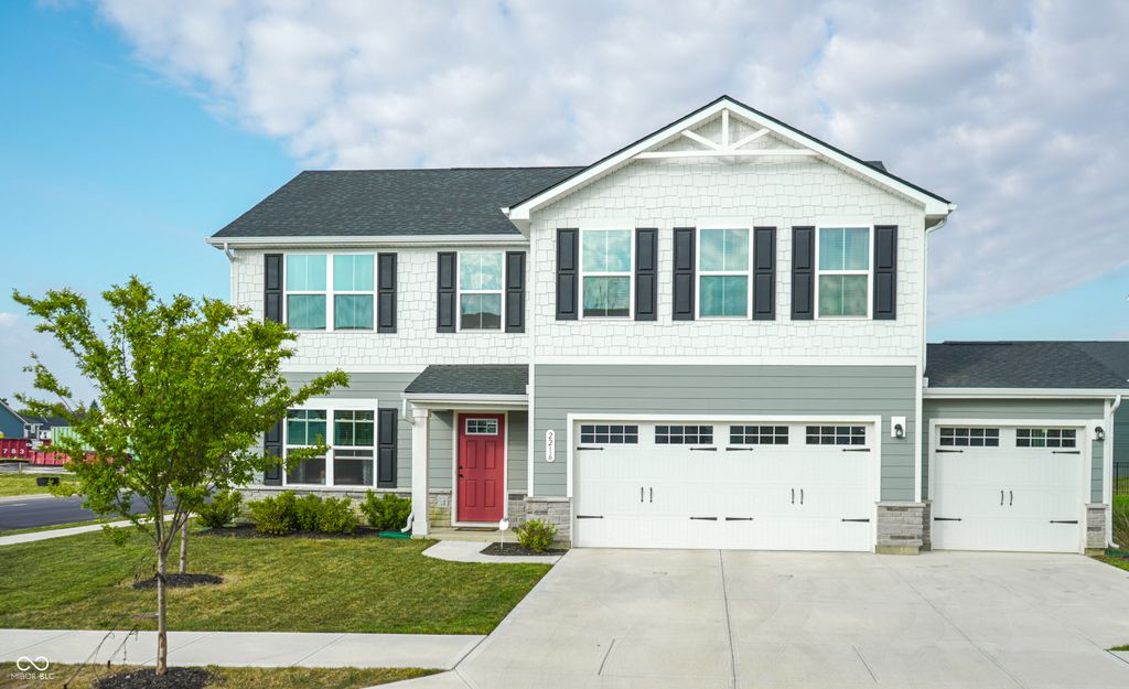 2216 Holiday Creek Drive, Whitestown, IN 46075