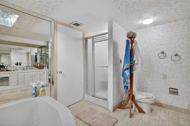 19355 Turnberry Way 8L, Aventura, FL 33180