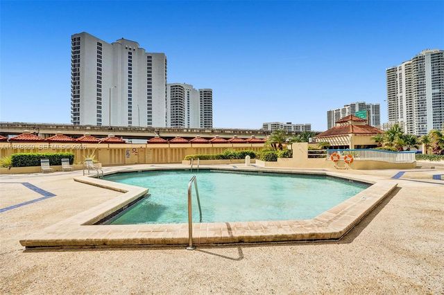 19355 Turnberry Way 8L, Aventura, FL 33180