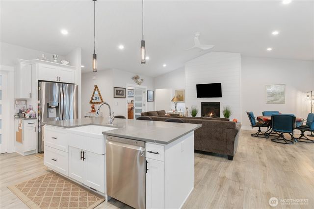 1725 Aaron Drive, Lynden, WA 98264