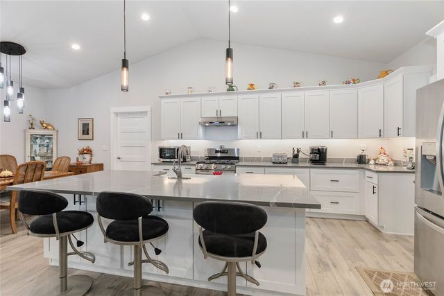 1725 Aaron Drive, Lynden, WA 98264