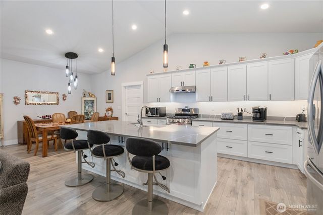 1725 Aaron Drive, Lynden, WA 98264