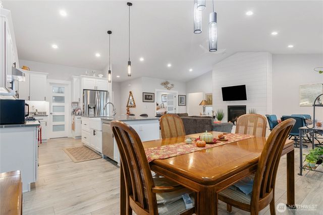 1725 Aaron Drive, Lynden, WA 98264