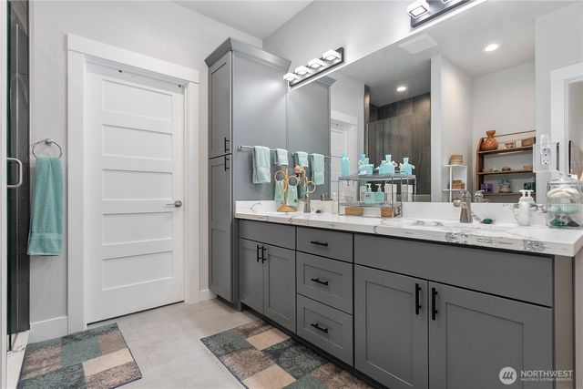 1725 Aaron Drive, Lynden, WA 98264