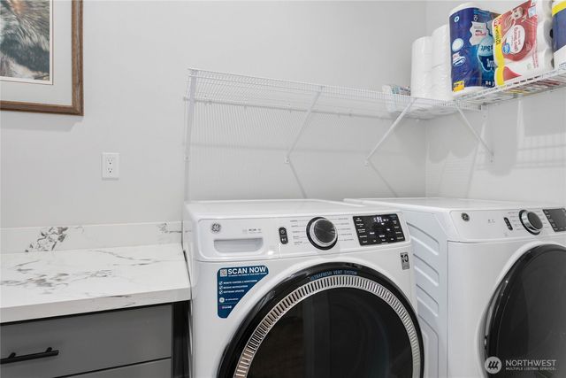 1725 Aaron Drive, Lynden, WA 98264