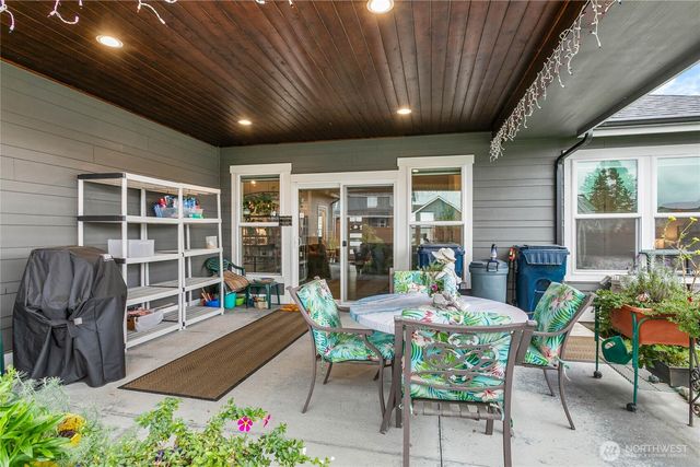 1725 Aaron Drive, Lynden, WA 98264