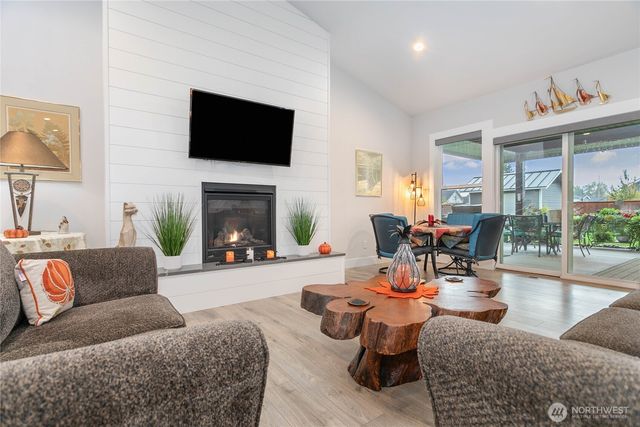 1725 Aaron Drive, Lynden, WA 98264