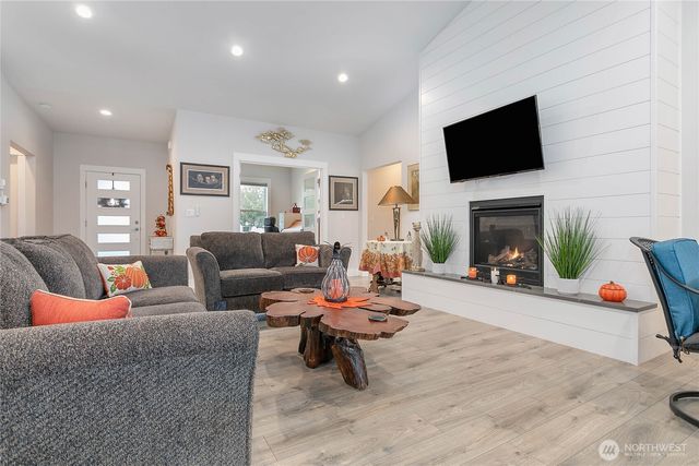 1725 Aaron Drive, Lynden, WA 98264