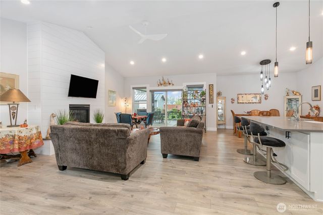 1725 Aaron Drive, Lynden, WA 98264