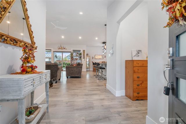 1725 Aaron Drive, Lynden, WA 98264