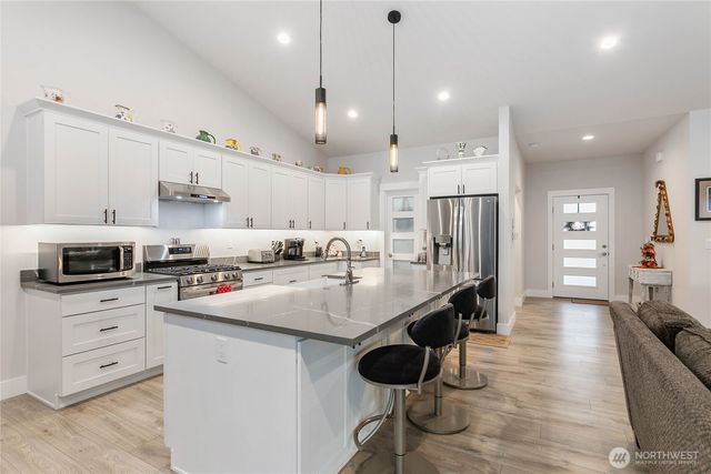 1725 Aaron Drive, Lynden, WA 98264