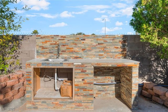 5286 Treasure Avenue, Las Vegas, NV 89122