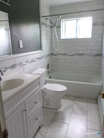 7 Craigmore Road, Bloomfield, CT 06002