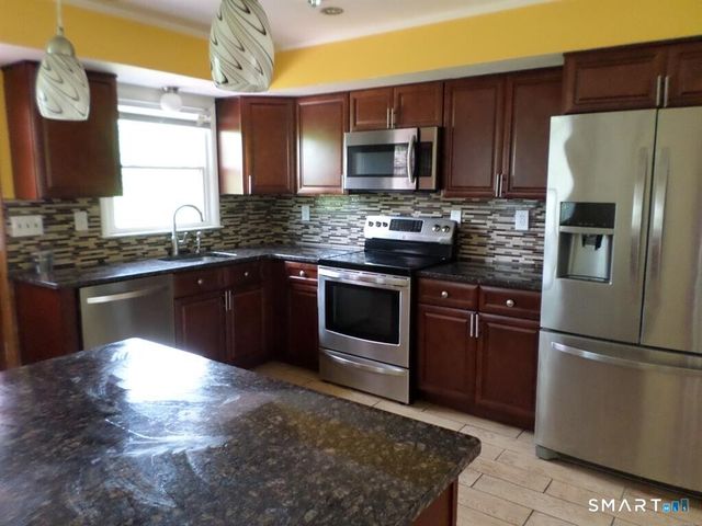 7 Craigmore Road, Bloomfield, CT 06002