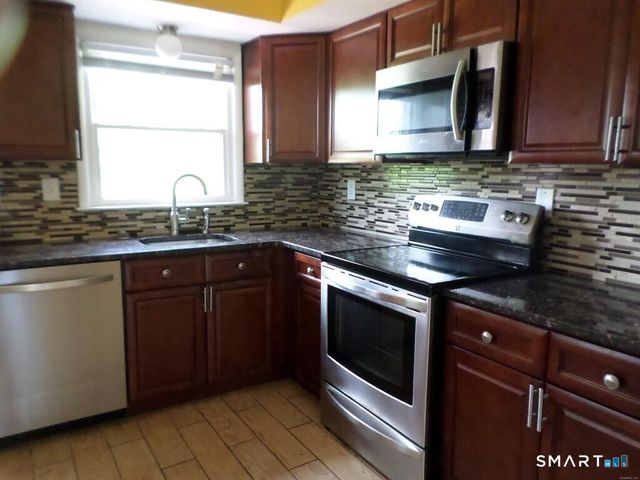 7 Craigmore Road, Bloomfield, CT 06002