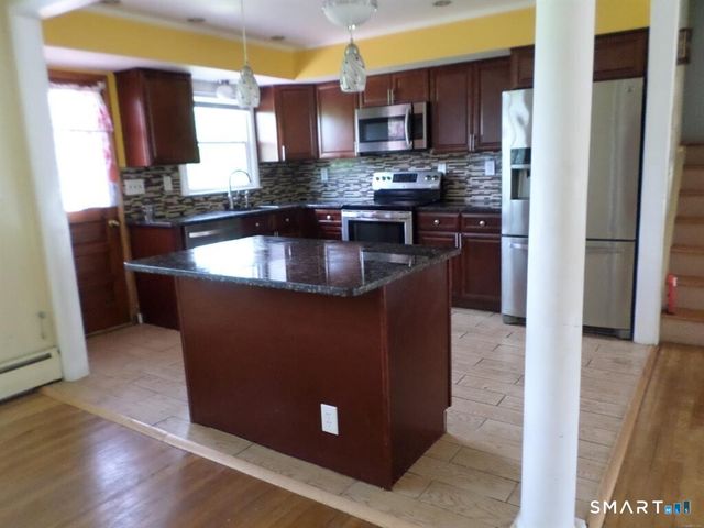 7 Craigmore Road, Bloomfield, CT 06002