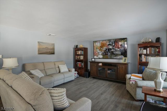 9 Hilltop Rd, Fredon Twp., NJ 07860