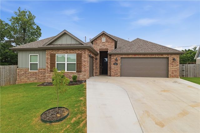 3800 SW Pinecrest Drive, Bentonville, AR 72713