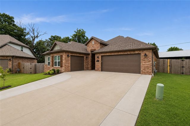 3800 SW Pinecrest Drive, Bentonville, AR 72713