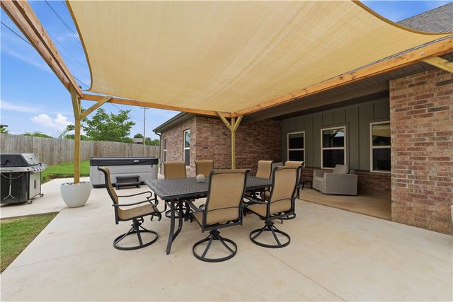 3800 SW Pinecrest Drive, Bentonville, AR 72713